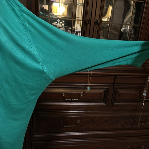 Emerald / Kelly green loose fit tunic top - Medium - runs large - so easy & soft - Picture 2 of 6